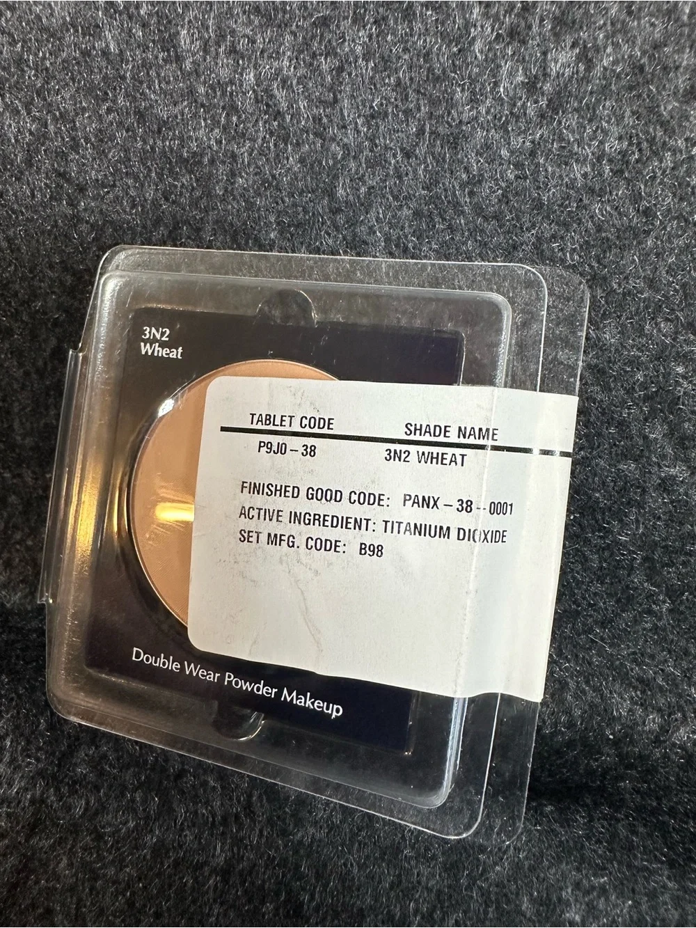 Estée Lauder Double Wear Stay-in-Place Matte Powder Foundation 3N2 Wheat